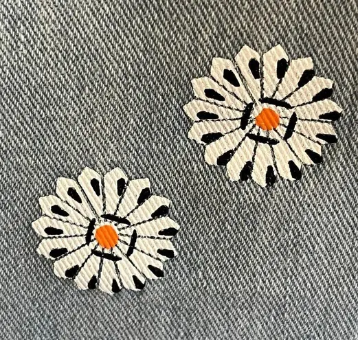 Light Blue Flare Jeans Daisy Flower Pattern NWT Small Size 26 Flat Front