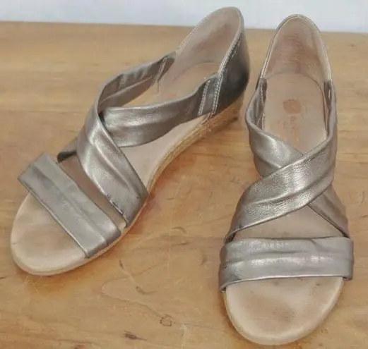 Eric Michael Spanish Made Gold Leather Strappy Slight Wedge Espadrilles EU 39