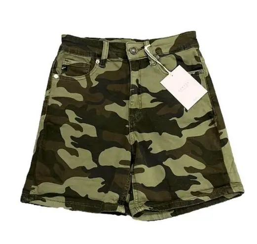 NWT KanCan Camouflage “Hazel” long shorts with stretch high rise