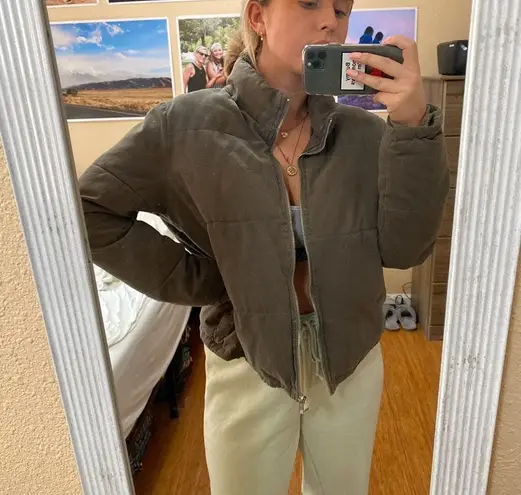 Brandy melville green puffer jacket sale