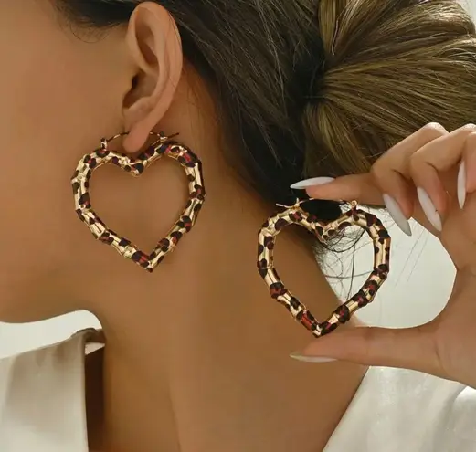 Leopard Print Heart Hoop Earrings – Trendy Animal Print Statement Jewelry Multi