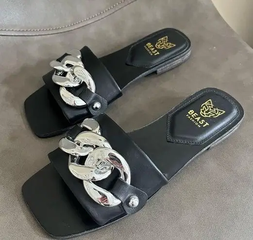 Beast Fashion  minimalist buckle black slide sandals size 6.5