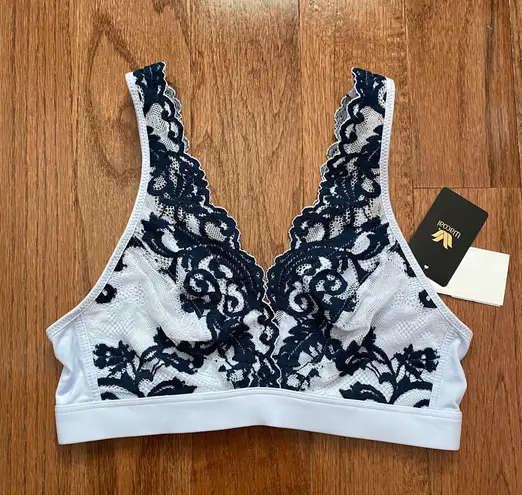 Wacoal NWT Embrace Lace™ Wire Free Bra
