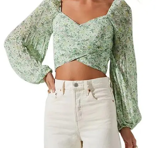 ASTR  the label BONNIE Floral cropped top