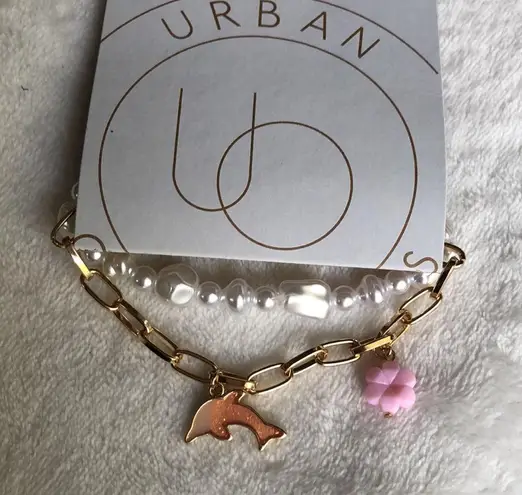 Urban Outfitters New  faux pearl charm bracelet, gold tone chain and pearl