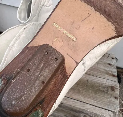 Vintage 80s white and tooled slouchy cowgirl western boots Size 8