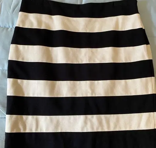 White House | Black Market  skirt size 6