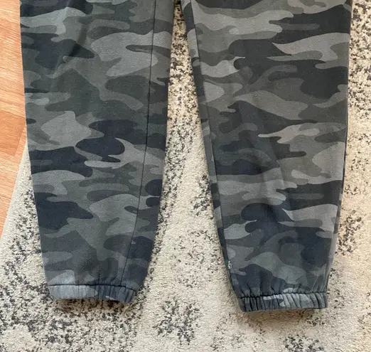 Wild Fable Large Camouflage Sweatpants