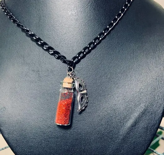 Masquerade Red Glitter Sparkle Necklace New