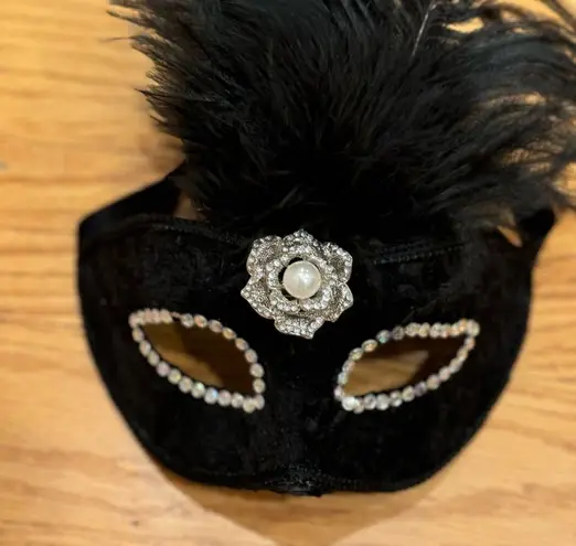 Pottery Barn Mardi Gras Mask Masquerade Black Velvet Jewel Feather Sexy