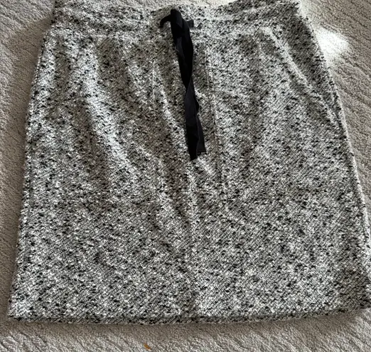 LOFT Lou Grey Tweed Pencil Skirt Size M Drawstring Pockets Black White Gray thumbnail 1