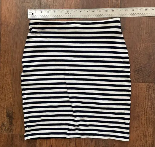 Adrienne Vittadini cotton/spandex mini skirt, size M