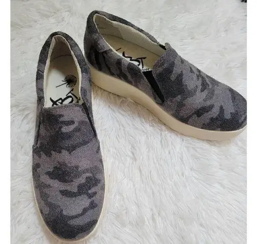 OTBT Forever Platform Camile Camo Slip On Sneakers Sz 6.5 New