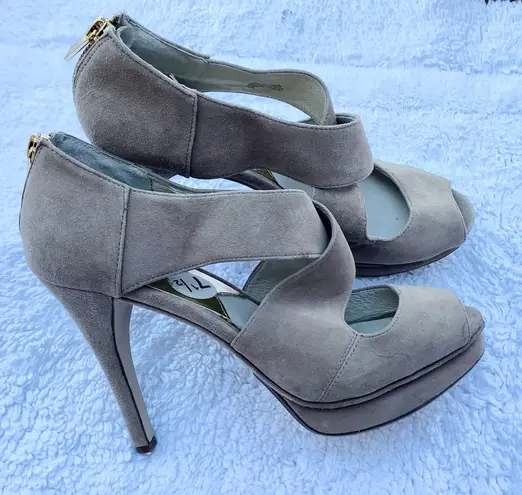 Stylish MK suede leather sandals 🌷🌷🌷NWOT Tan Size 7.5