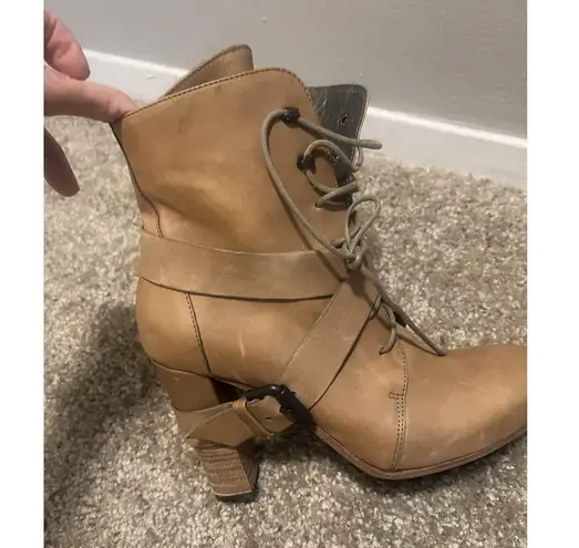 Vic Matie Leather Buckle Healed Boots Size 8 Zip Closure Lug Sole 38