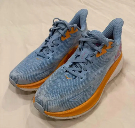 Hoka Clifton 9 Women's Tennis Shoes size 9