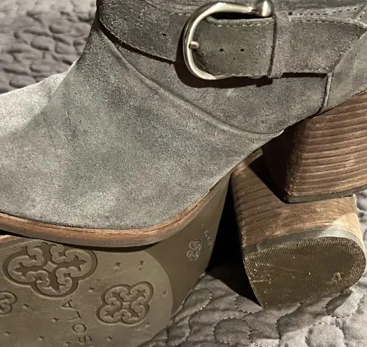 Isola Lavoy Grey Leather Stacked Heel Ankle Boots Size 7M Gorgeous NWOT