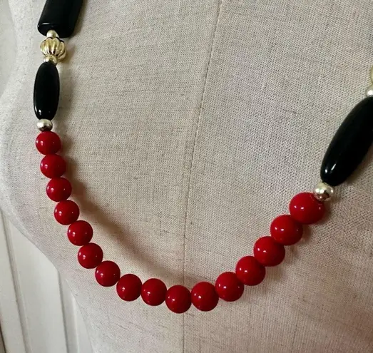 Red black and gold tone long beaded vintage necklace