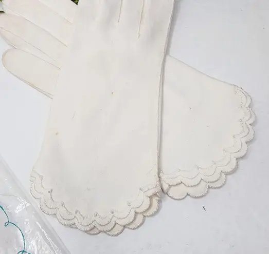 Vintage Van Raalte Classic Scalloped Hem Gloves