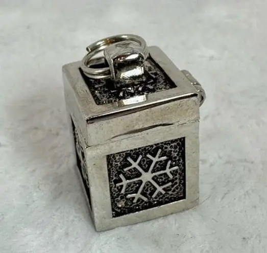 Vintage Metal Wish Prayer Box Charm Pendant with Snowflakes Hinged Magnetic Top Silver