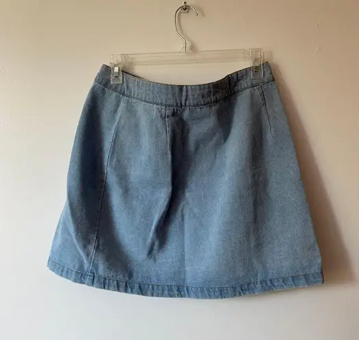 Buttons light blue denim mini skirt with