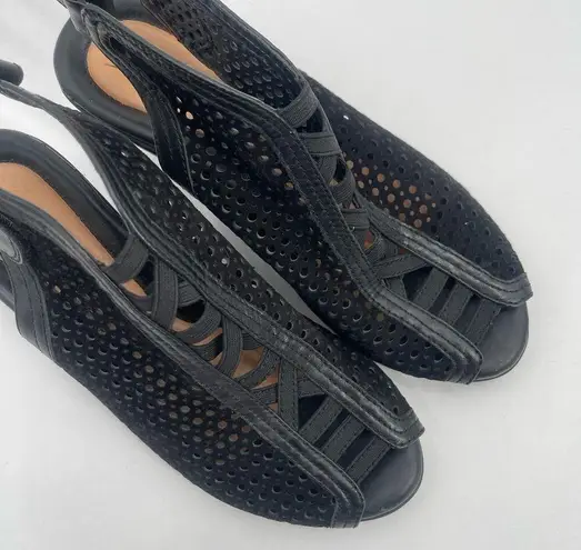 EARTH Calla Wedge Sandals Size 8 Black Perforated Leather Suede Casual Comfort