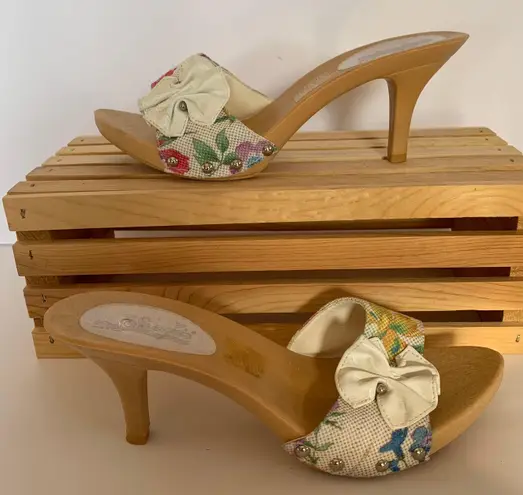Vintage Tan/White Trendy Wood Mimic Heels Floral Sandals Tan Size 6