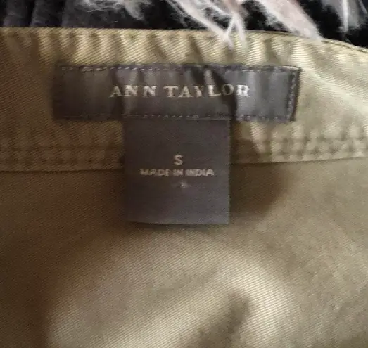 Ann Taylor Beige Color Cargo Style Vest Size Small