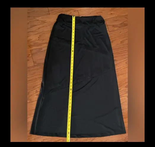 Robert Louis blk long skirt. Size small