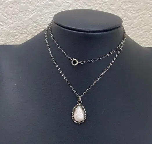 Vintage Native American Sterling Silver Mother Of Pearl Teardrop Pendant Necklac