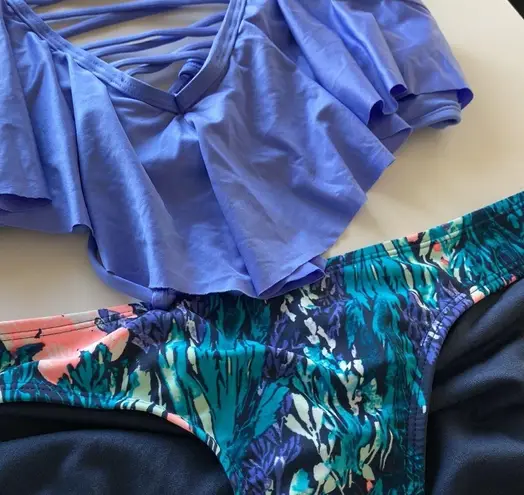 Periwinkle flutter lace up top and underwater printed bottoms bikini swimsuit Size M