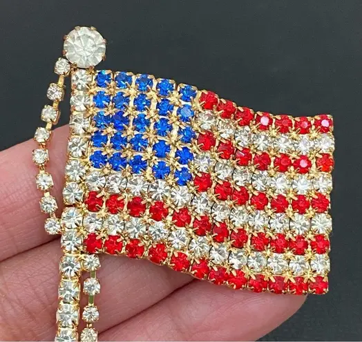 Vintage Unsigned Pave Crystal Rhinestone Patriotic US Flag Pole 3” Brooch 17.5g