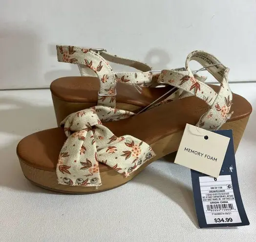 Universal Threads NWT Universal Thread Floral Sandals Size 6