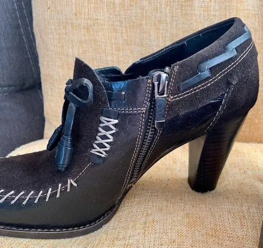 B Makowsky Heeled Loafer Shoe 8.5