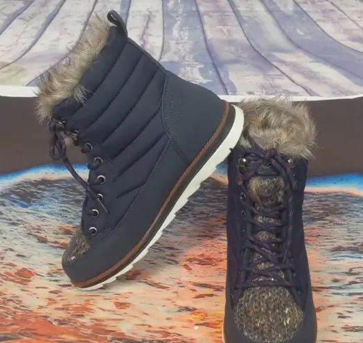 Muk luks navy sigrid boots size 9 womens