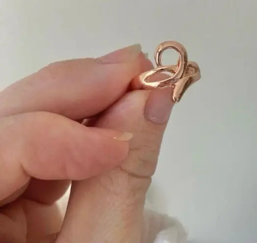 Boutique “Avalon” Gold Swirl Ring 7 Classic Feminine Simple Minimal Stacking