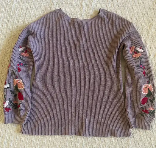 American Eagle AEO Floral Sleeve Embroidery Sweater Size Xs 