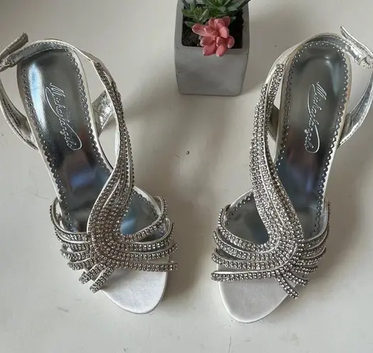 Michaelangelo Donatella Brivory Heeled Sandals Size 7.5M White Crystals Strappy