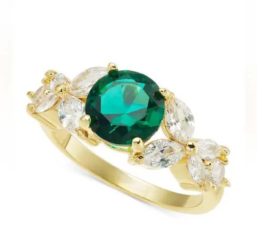 Charter Club NWT
Gold-Tone Green Stone & Crystal Marquise
Cluster Ring.