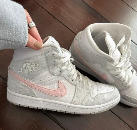 Jordan Wmns Air  1 Mid SE 'Light Iron Ore