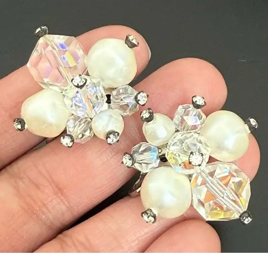 Vintage LAGUNA AB Crystals Aurora Borealis Faux Pearl Cluster Beads Earrings 14g White