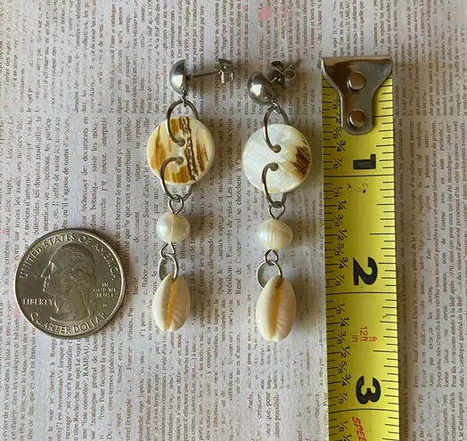 Handmade natural shell buttons/natural cowrie seashell/natural freshwater pearl dangle earrings 🌀💕