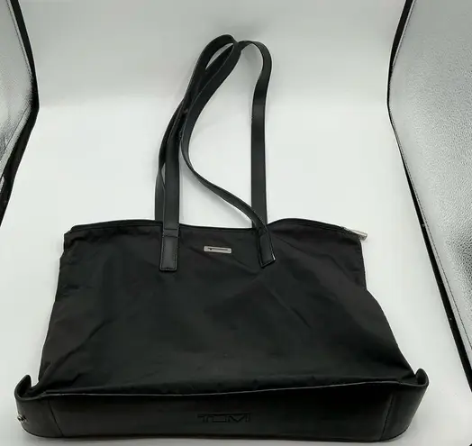 A Very Rare Beautiful Vintage Foldable Nylon Tumi Travel Tote Bag Black