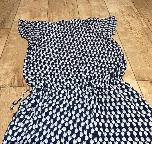 Rose + Olive Rose & Olive - floral v-neck shorts romper - women’s size small - blue white