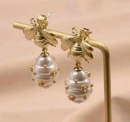 Gorgeous Bee Cultured Baroque Freshwater Pearl Drop Earrings Matte Gold
