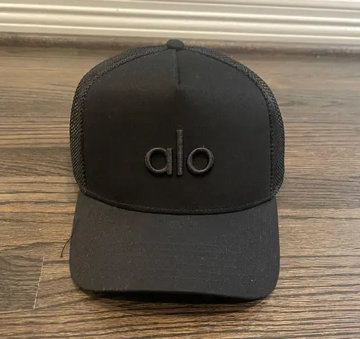 Alo Yoga ALO BLACK TRUCKER HAT NWT