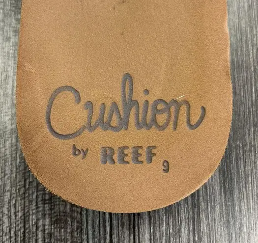 REEF  Cushion Breeze flip flops. Size 9