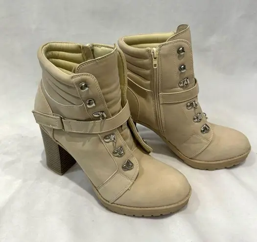 Andiamo Abonnet ivory lace up heeled boots size 9 Tan