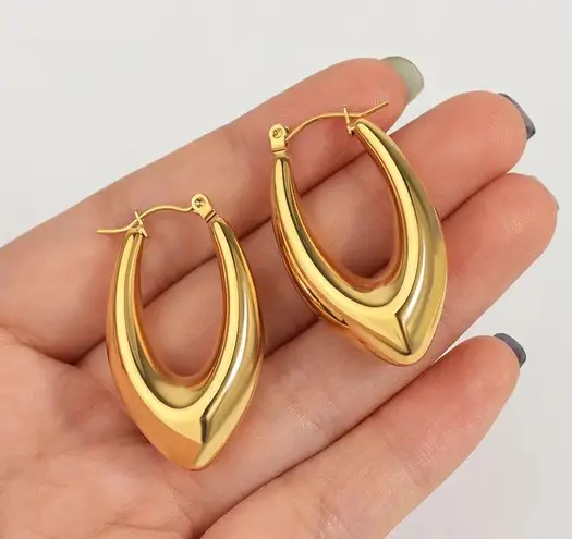 Oval Hoop Earrings Hollow Non Tarnish 18k Gold Plated