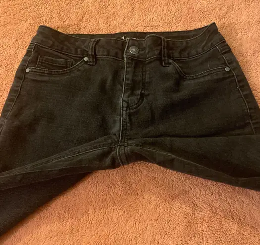 D. Jeans black skinny jeans